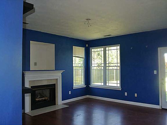 4th image of 105 Cantor St