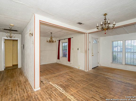 3rd image of 4150 Commercial Ave