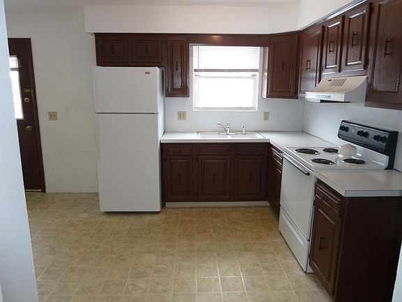 2nd image of 1523 Reno Dr