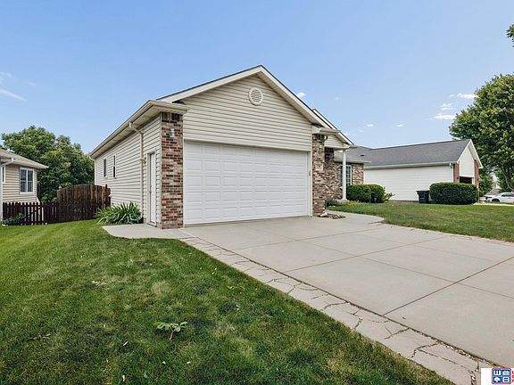 3rd image of 158 W Lombard Dr
