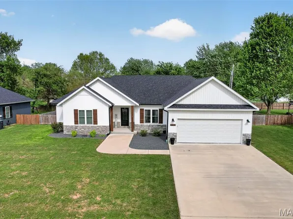 1408 Lana Dr, Lebanon, MO 65536