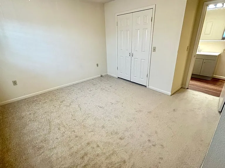 University Pointe Apartments — Photo 30