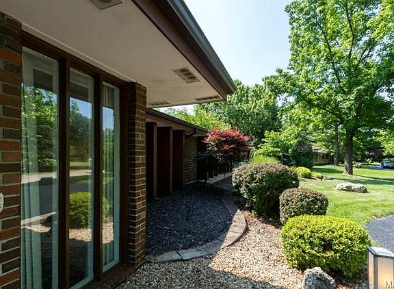 5th image of 134 Executive Estates Dr