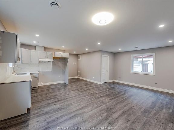4th image of 495 McEwan Ave #B