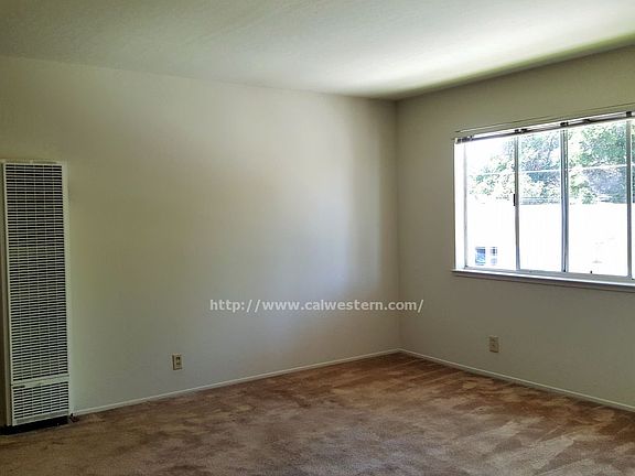 3rd image of 393 N 5th St APT 6