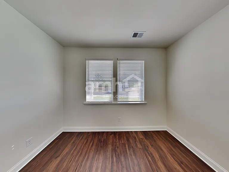 198 Willow Ln — Photo 4