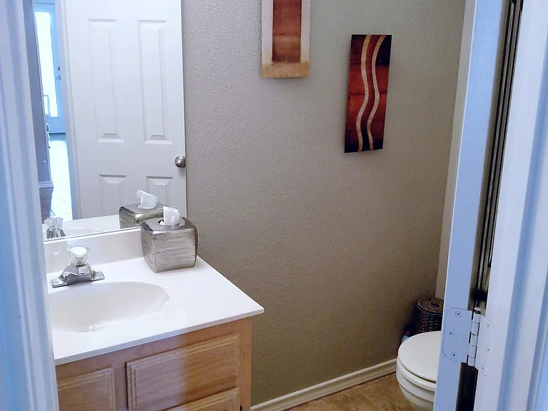 2219 Dallas Dr — Photo 7