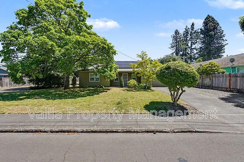 3080 Park Ave NE