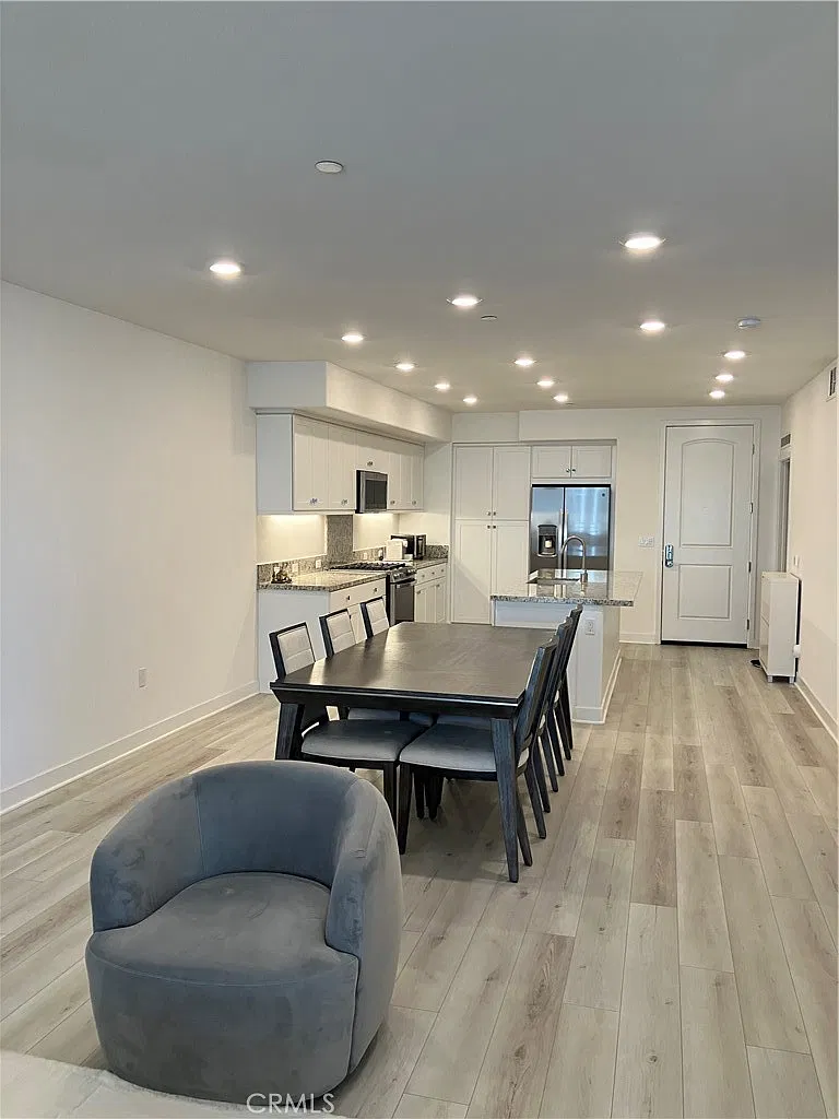 2 bed, 1599 sqft, $3,800 — Photo 2