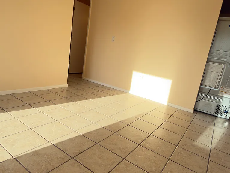 506 Holt Cir — Photo 4