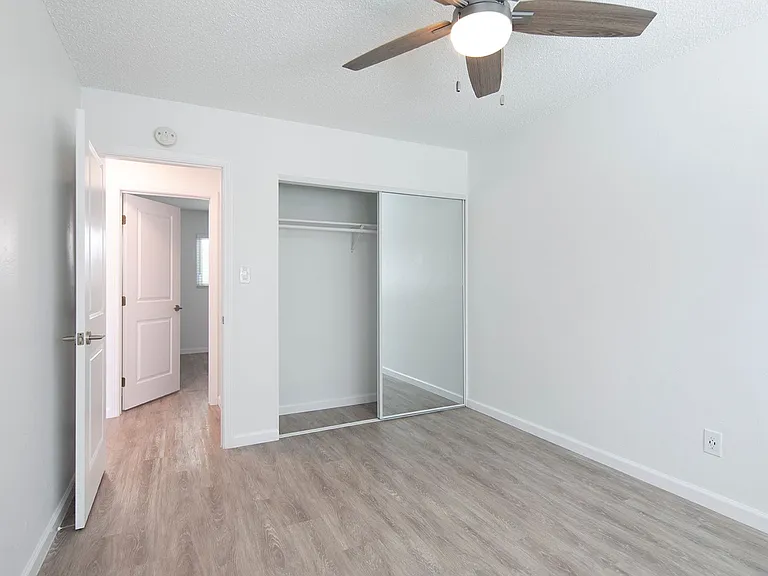 Catalina Pacific Apartments — Photo 7