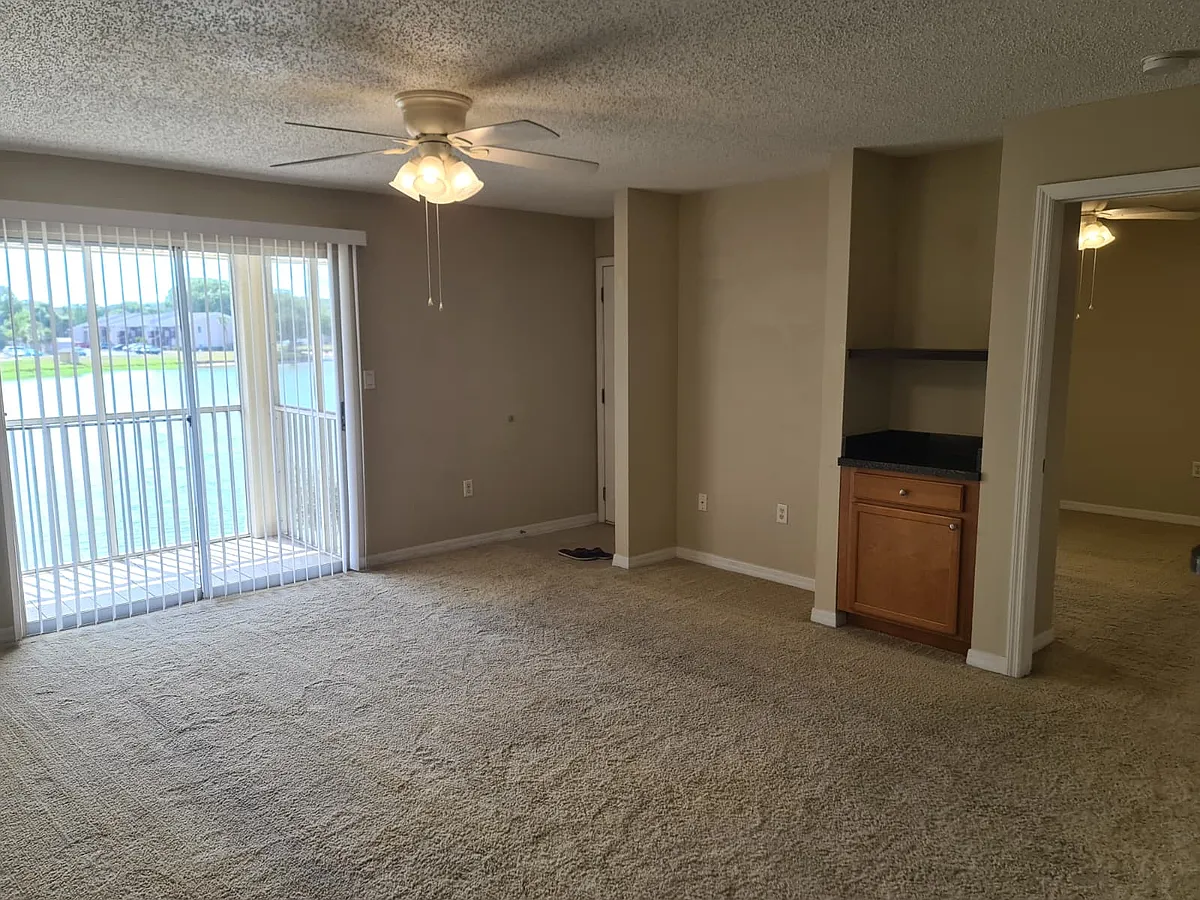 Building Photo - 314 Lake Parsons Grn #206