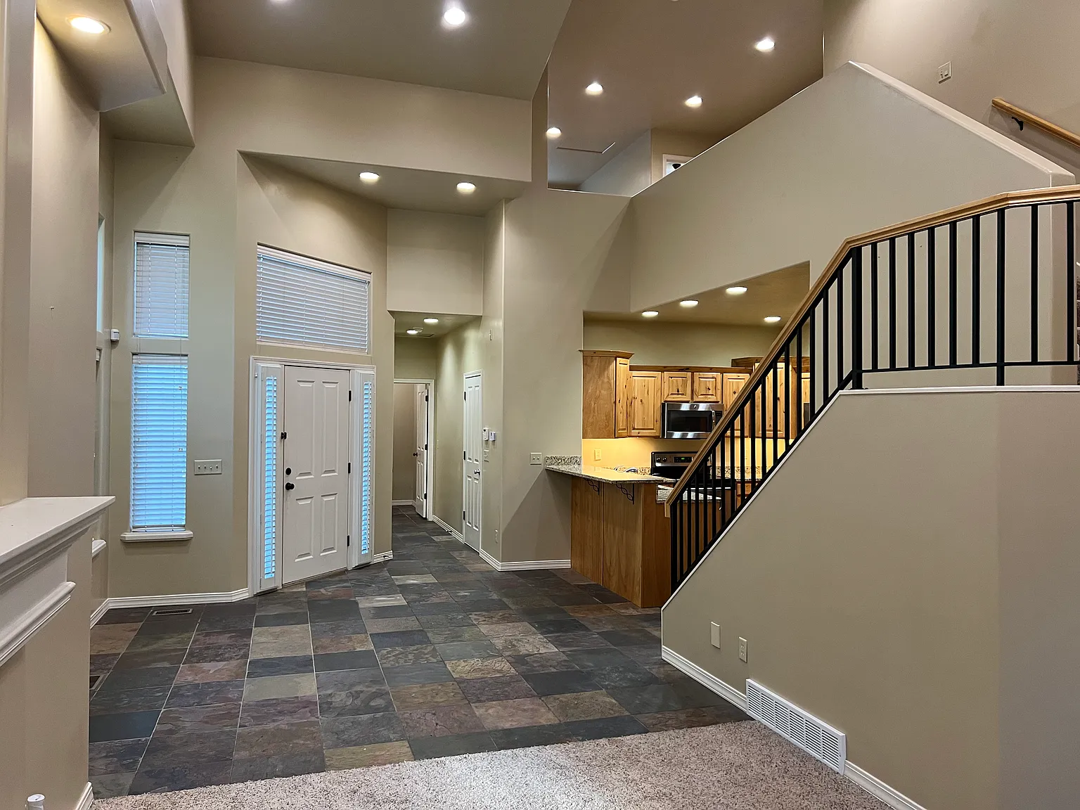 3 bed, 2.5 bath, 3200 sqft, $3,499 — Photo 3