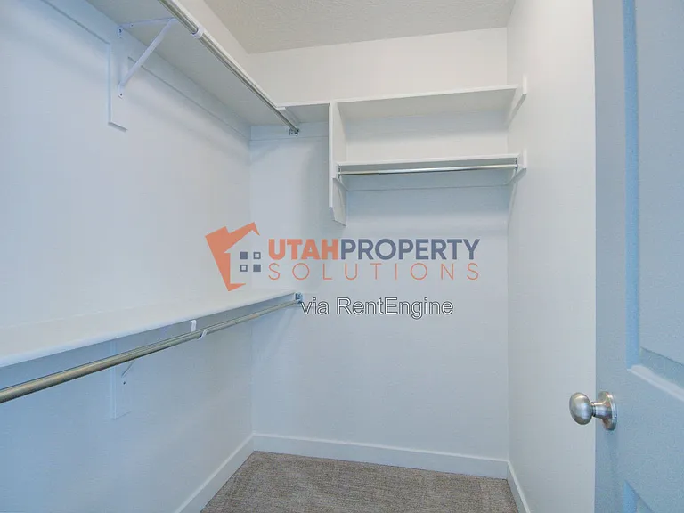 1047 W 400 S — Photo 17