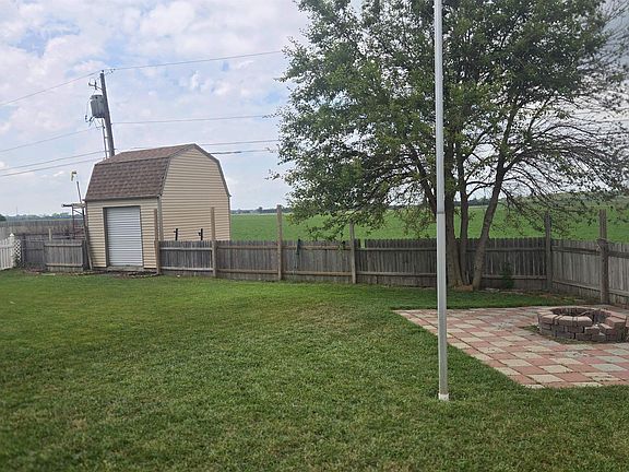 3rd image of 210 E Countryside Ln