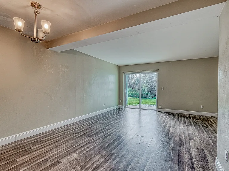 283 Gardner Ln #D — Photo 4