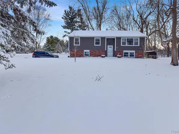 5629 Powderhorn Dr, Kalamazoo, MI 49009
