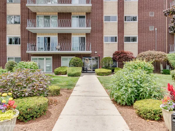 2900 Maple Ave APT 21A, Downers Grove, IL 60515
