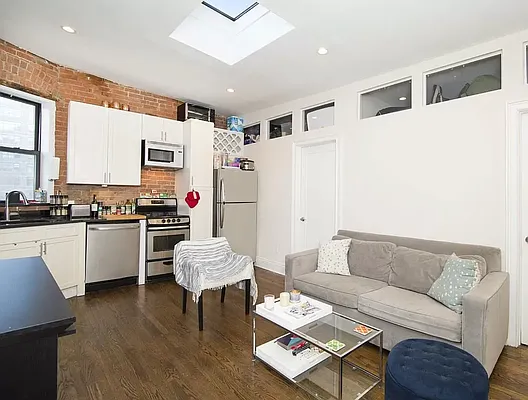 Rented by Douglas Elliman | media 19