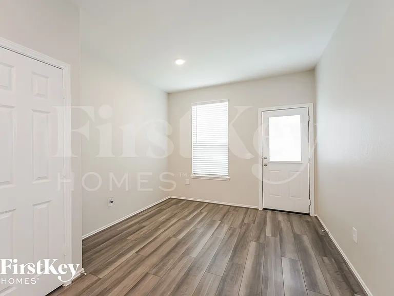5831 Longhorn Run Ln — Photo 8