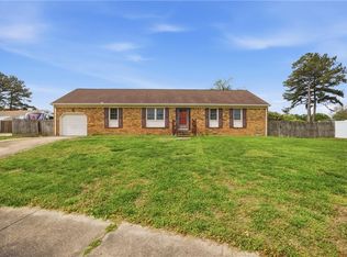 704 Sandlewood Ln, Chesapeake, VA 23322