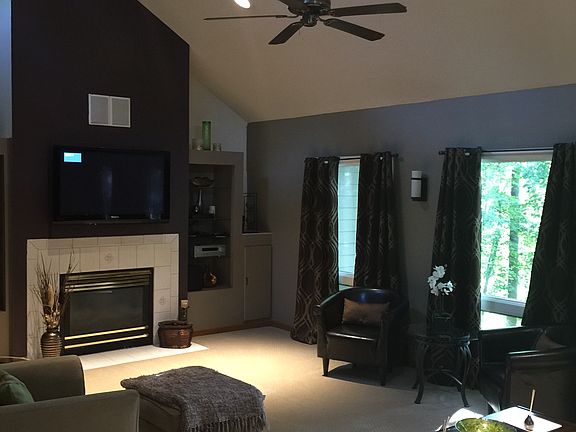 Upstairs Living Room 