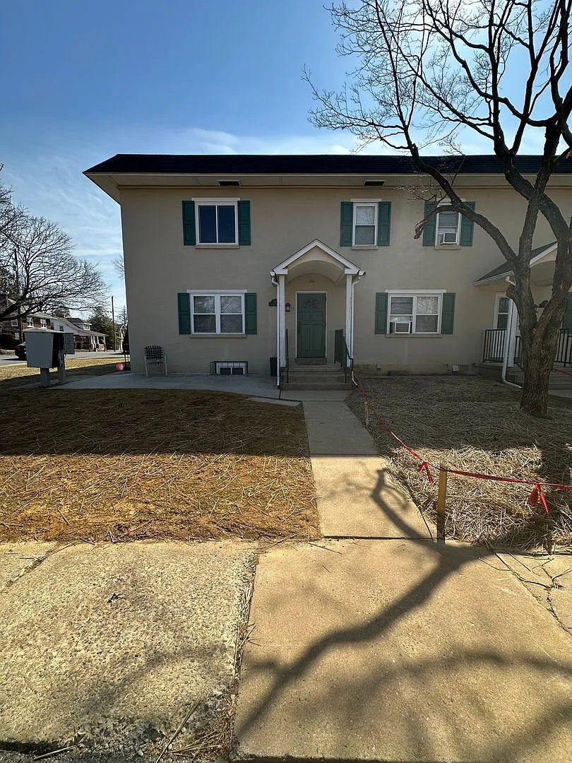 743-746 Skyline — Photo 1