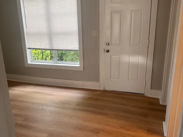 514 Avenue C NE #4 — Photo 2