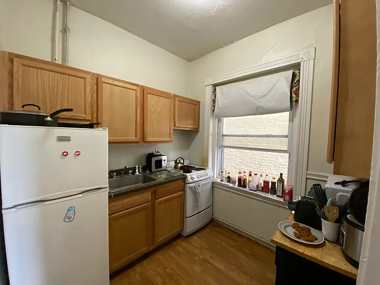 Kelton Street Apartments — Photo 124