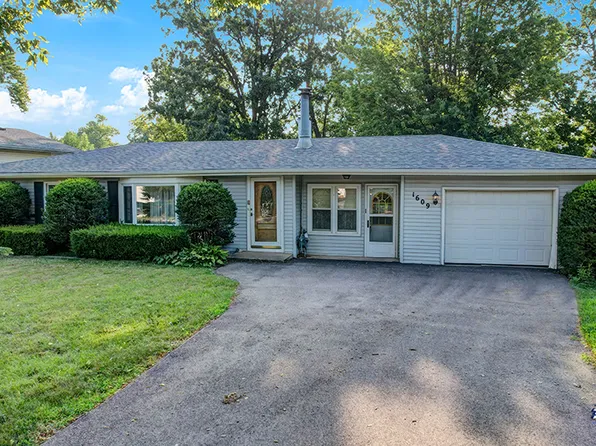 1609 N Lake Shore Dr, Round Lake Beach, IL 60073