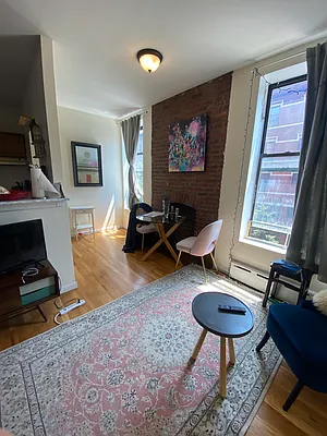 Rented by Bond New York | media 19