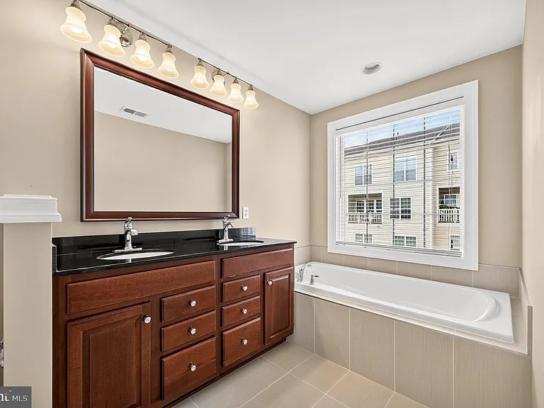 14862 Potomac Branch Dr — Photo 40