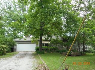 613 Lakeside Knolls Dr, Hillsboro, IL 62049