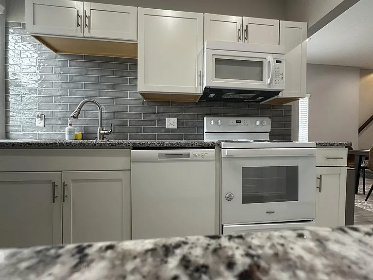 1129 Sidney St — Photo 3