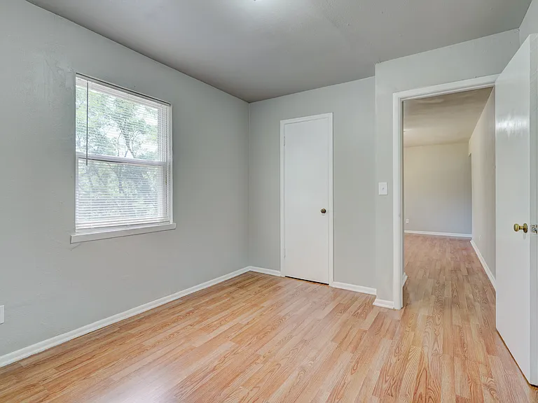 21830 SE 44th St — Photo 12