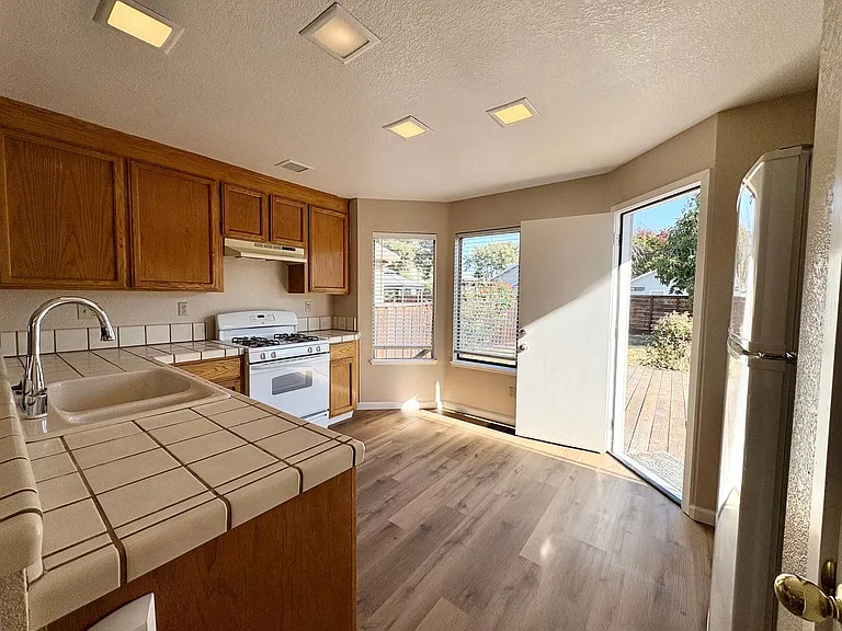 720 Winding Creek Ter — Photo 7