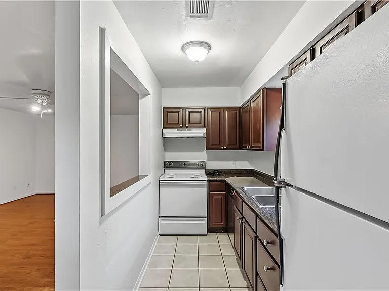 1521 Hawk Tree Dr — Photo 11