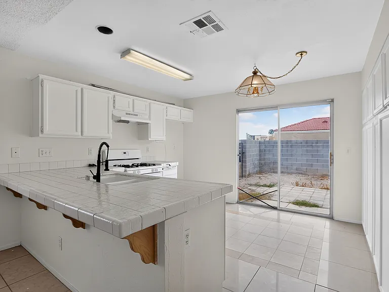 5413 Harmony St — Photo 4