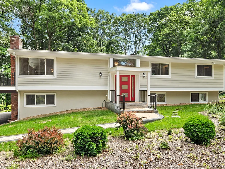17 Nutmeg Dr — Photo 1