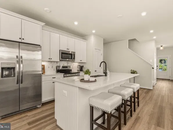 4227 Command Field Ct, Fredericksburg, VA 22408