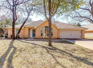 7508 Woodhaven Dr, North Richland Hills, TX 76182