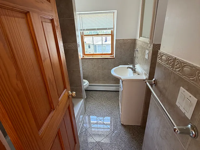 195 Waterman St #5 — Photo 4