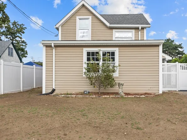 10 Veranda Ave, Swansea, MA 02777