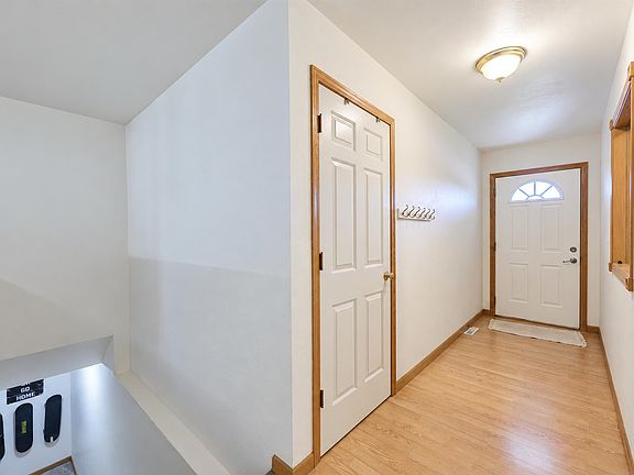 5th image of 2725 Humboldt Rd