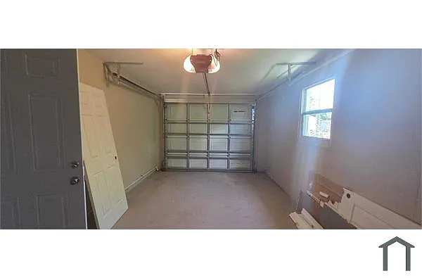 Building Photo - 11030 Taft Dr