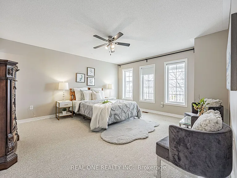 51 Hanson Cres — Photo 36