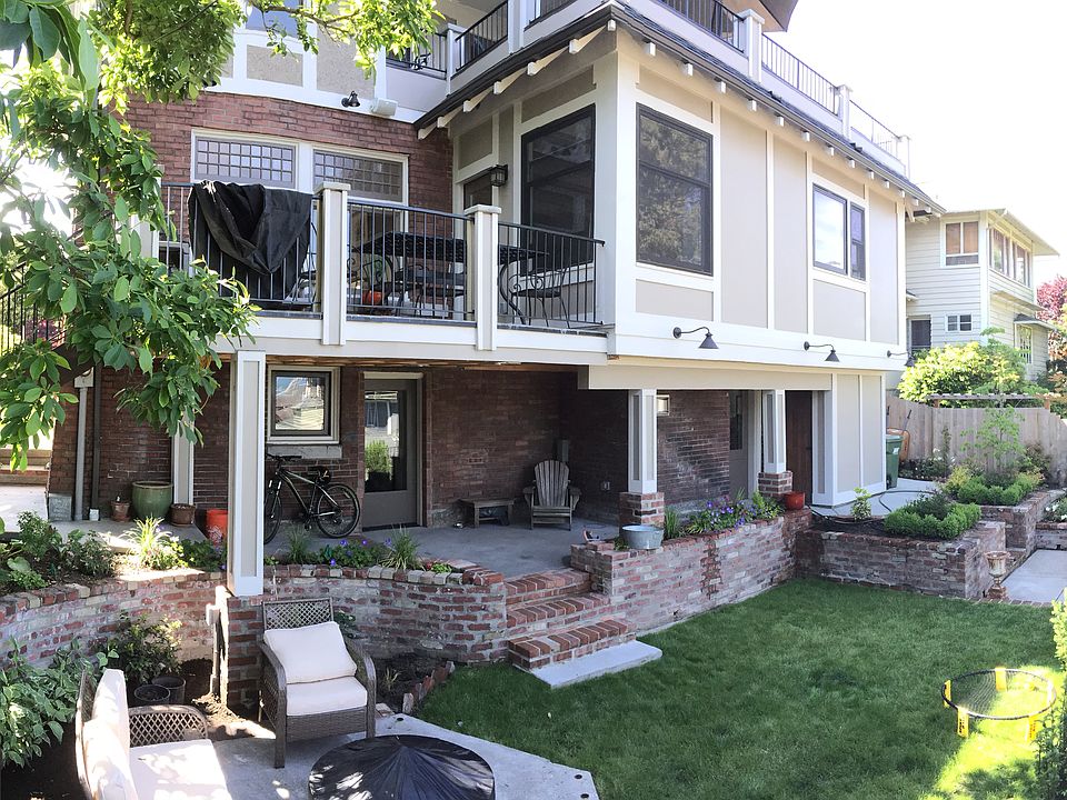 2nd image of 934 22nd Ave E