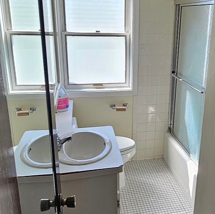 3rd image of 46 Woodward Ave Floor 2
