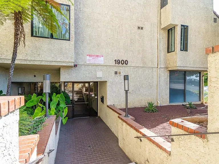 1900 Vine St #214 — Photo 3