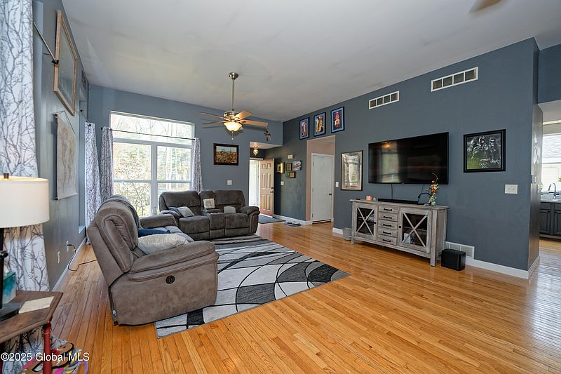 4th image of 296 Meadowlark Drive